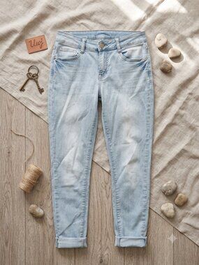 Uwj Light Wash Boyfriend Jeans Size 7/8 Relaxed Fit Cropped 7/8 Length Denim